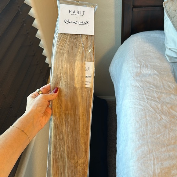 BOMBSHELL EXTENSIONS HANDTIED 22in - Picture 4 of 4